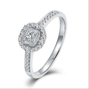 18K White Gold Cluster Diamond Ring